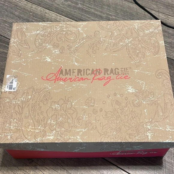 American Rag - Picture 4 of 5